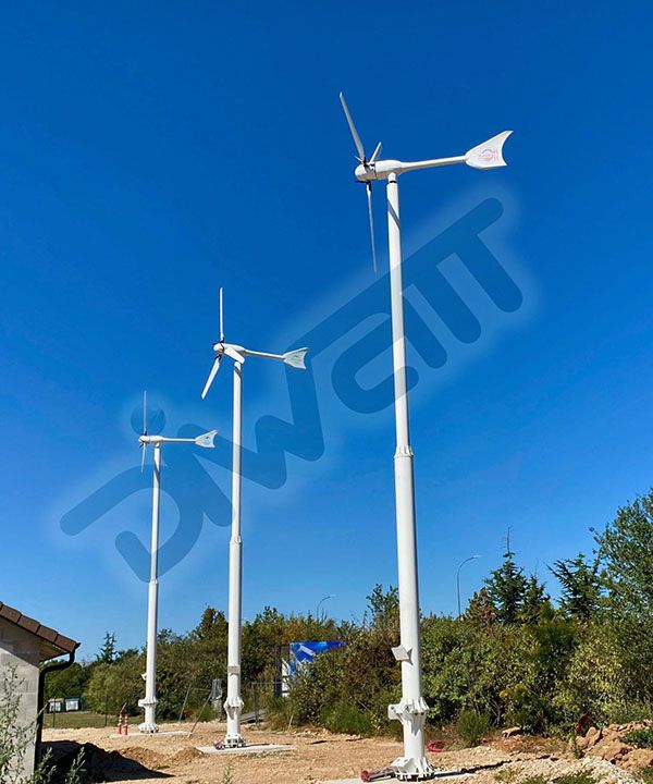 Trois éolienne Windspot installées pour un Hotel // DIWATT, pose d'éoliennes en France
