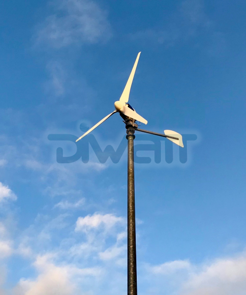 Installation de l'éolienne allemande Antaris de Braun par Diwatt, pose d'éoliennes pour particuliers et professionnels reconnu en Bretagne et France