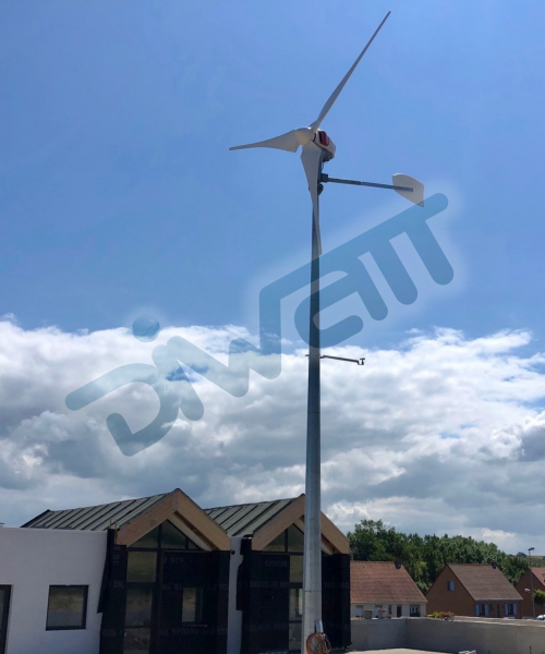 Installation de l'éolienne allemande Antaris de Braun par Diwatt, pose d'éoliennes pour particuliers et professionnels reconnu en Bretagne et France