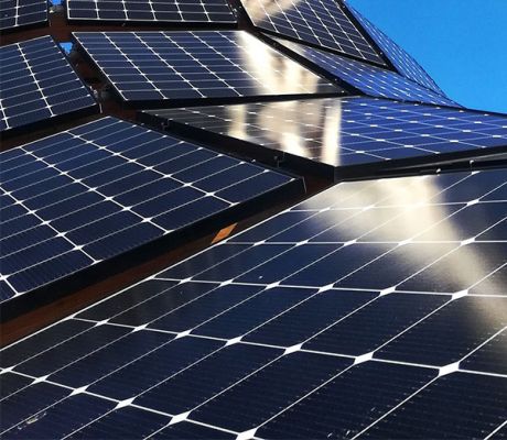 Quelle est la différence entre un panneau solaire et un panneau photovoltaïque ?