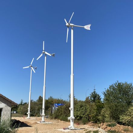 Installation Diwatt trois éoliennes Windspot pour un hôtel