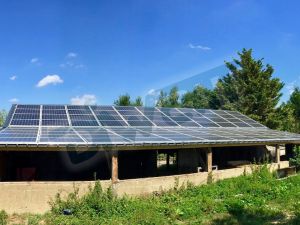 Toiture solaire sur bâtiment d'élevage