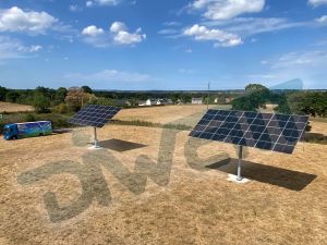 installation-suiveurs-solaires-DEGER-exploitation-agricole-normandie